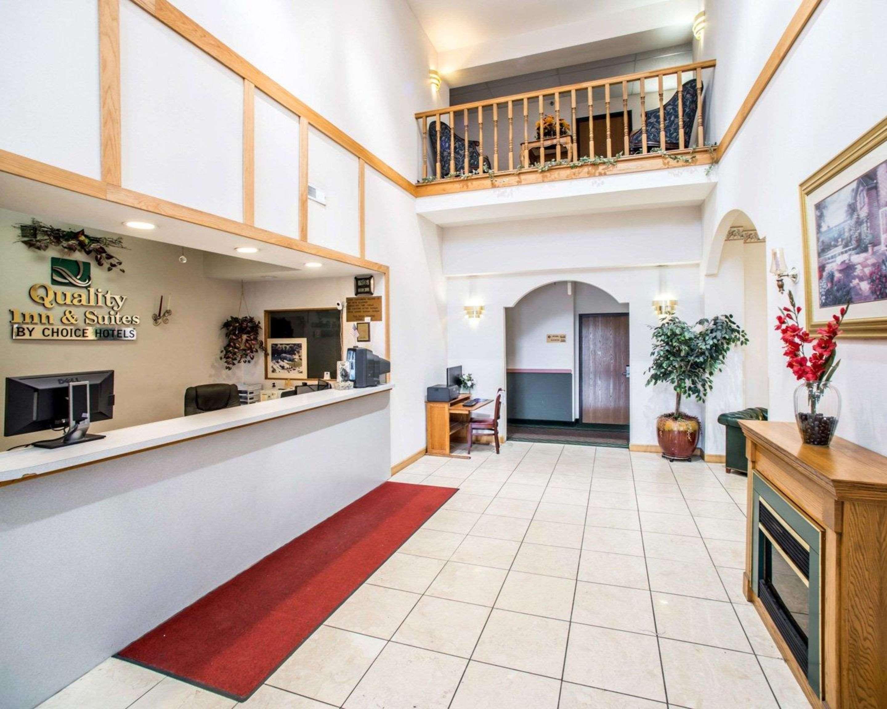 Quality Inn & Suites Caseyville - St Louis Экстерьер фото